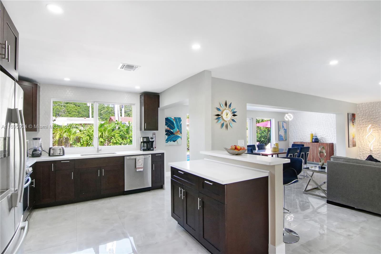 COUNTRY CLUB HOMES - Residential