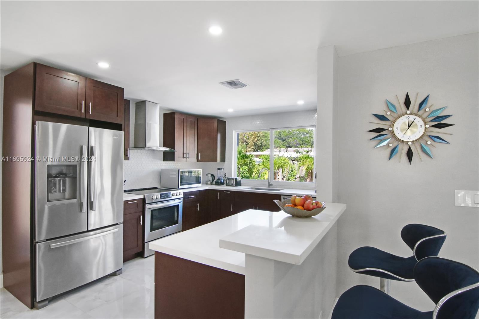 COUNTRY CLUB HOMES - Residential