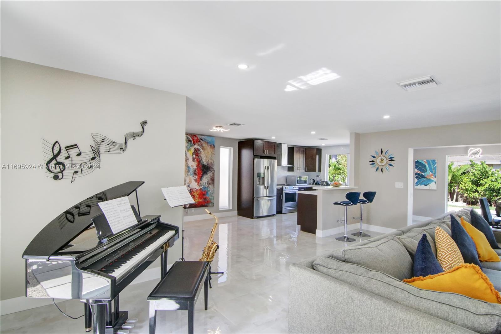 COUNTRY CLUB HOMES - Residential