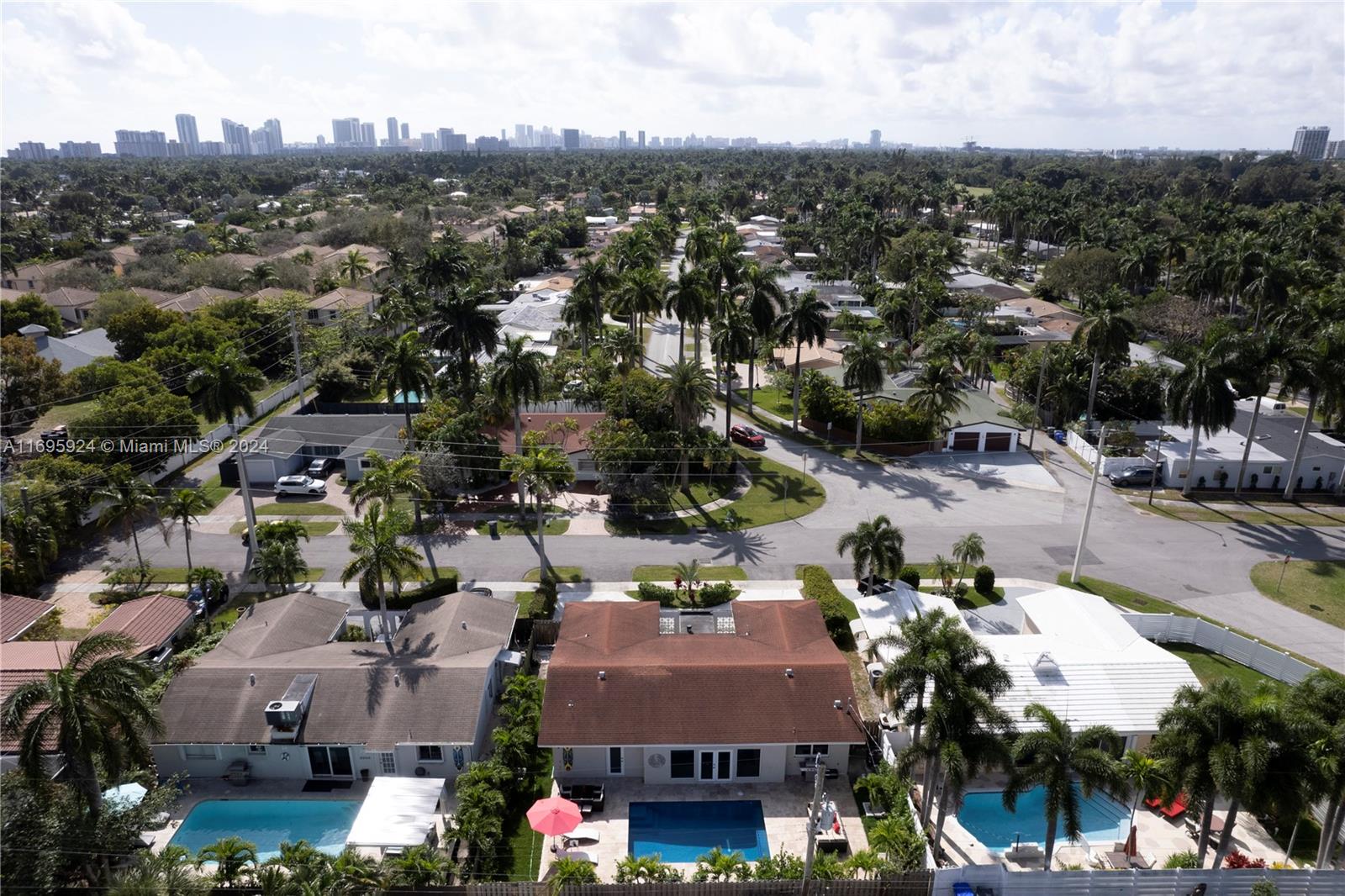 COUNTRY CLUB HOMES - Residential