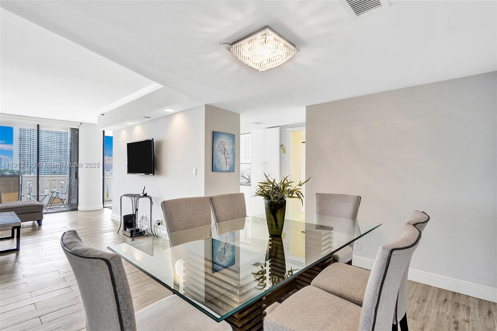 3000 Island Blvd 903