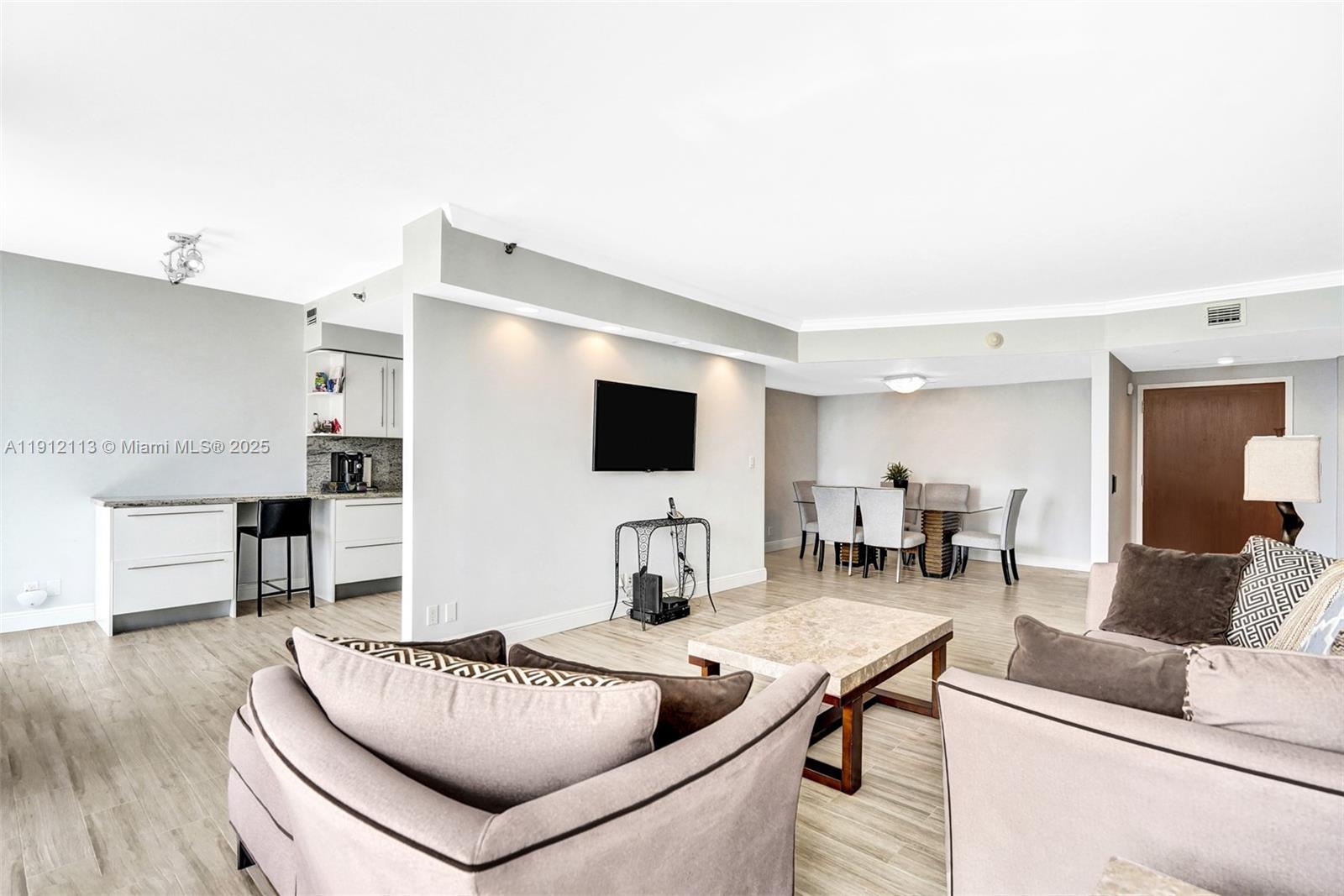 3000 Island Blvd 903