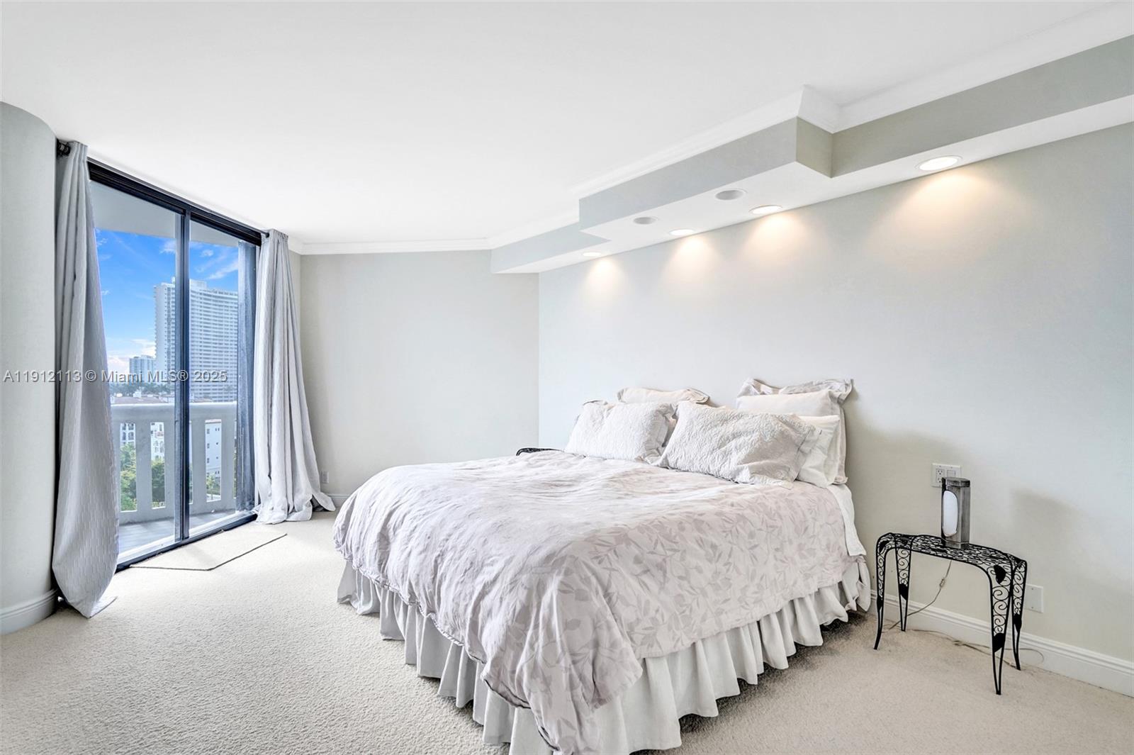 3000 Island Blvd 903