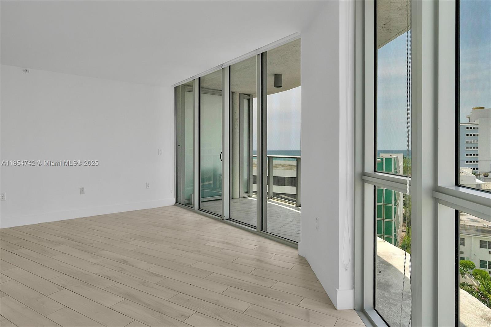 PELORO CONDO - Residential