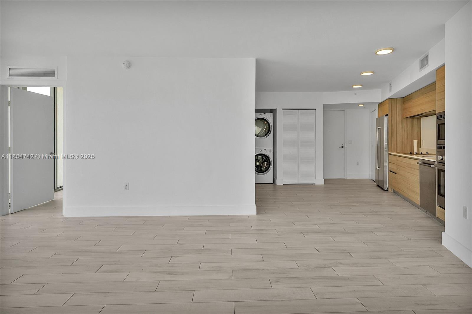 PELORO CONDO - Residential