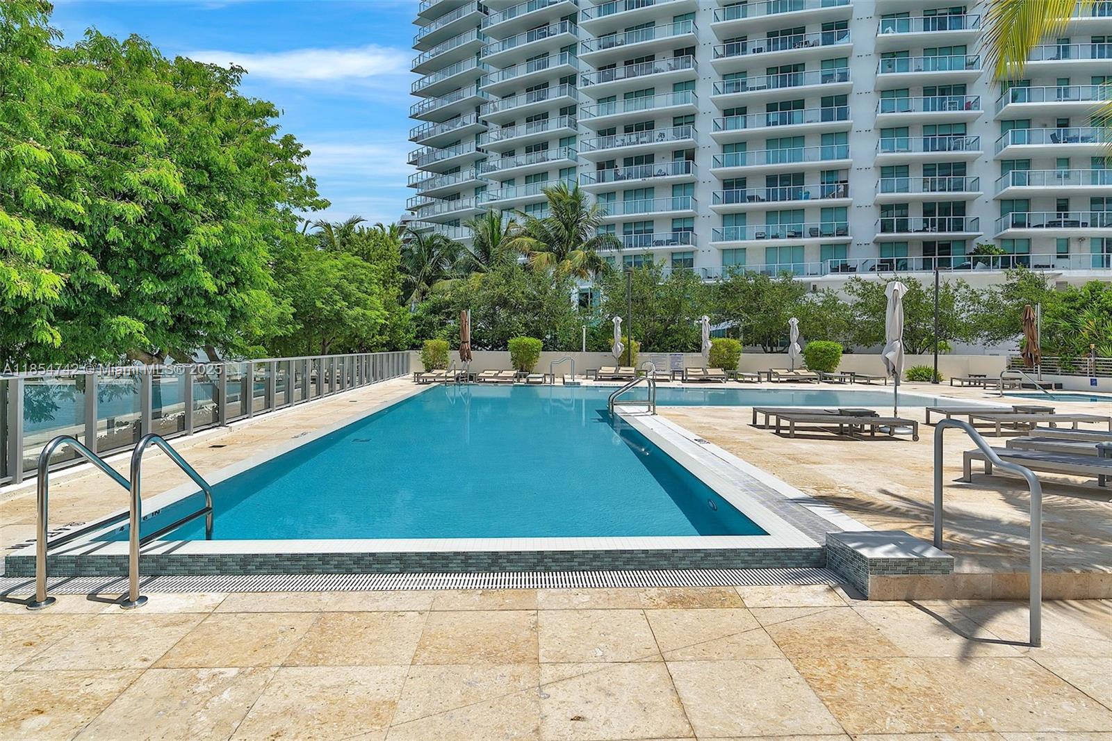 PELORO CONDO - Residential