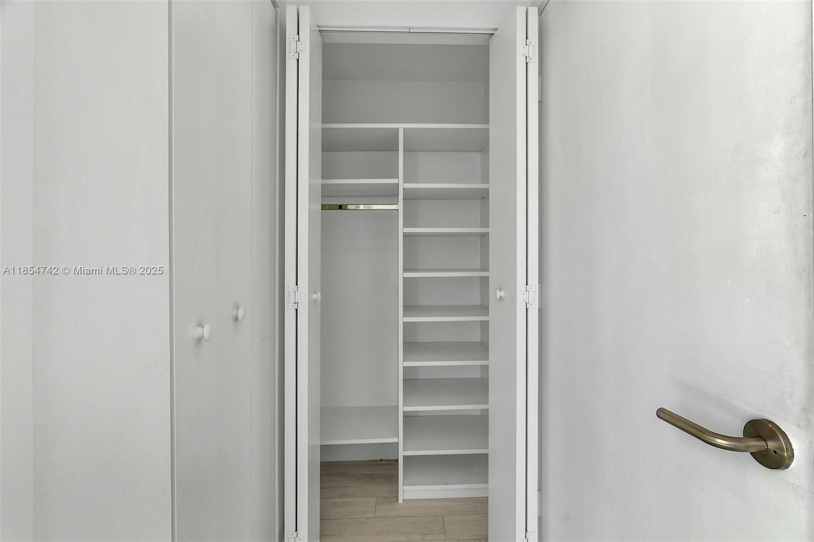 PELORO CONDO - Residential