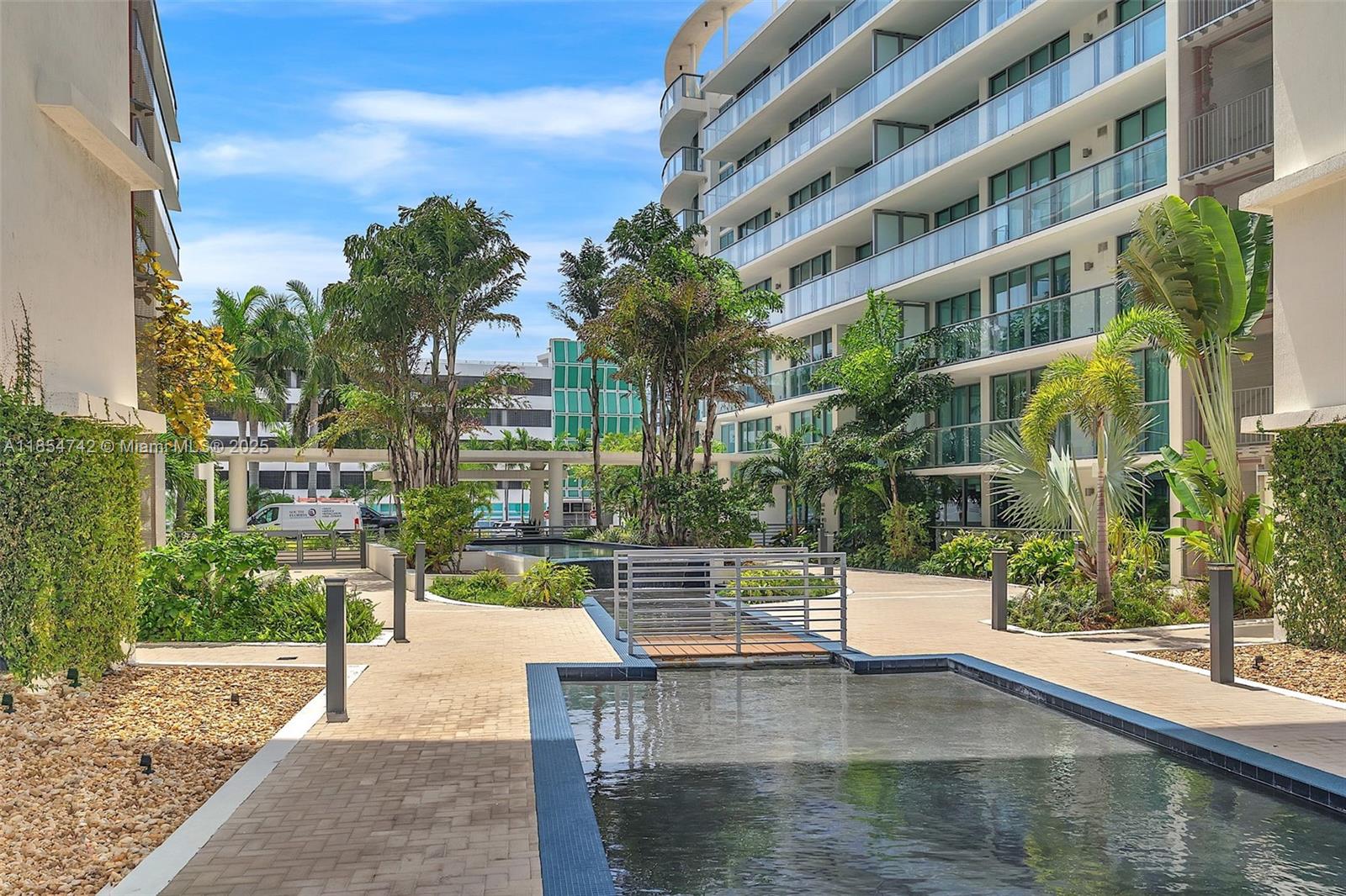 PELORO CONDO - Residential