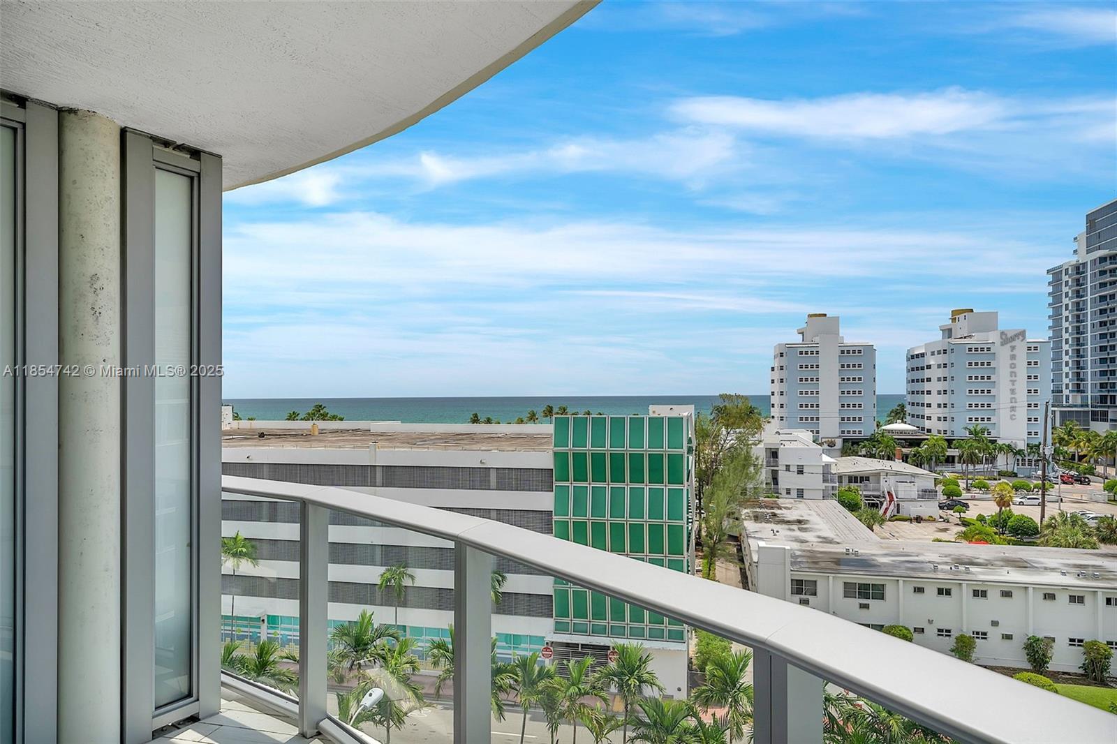 PELORO CONDO - Residential