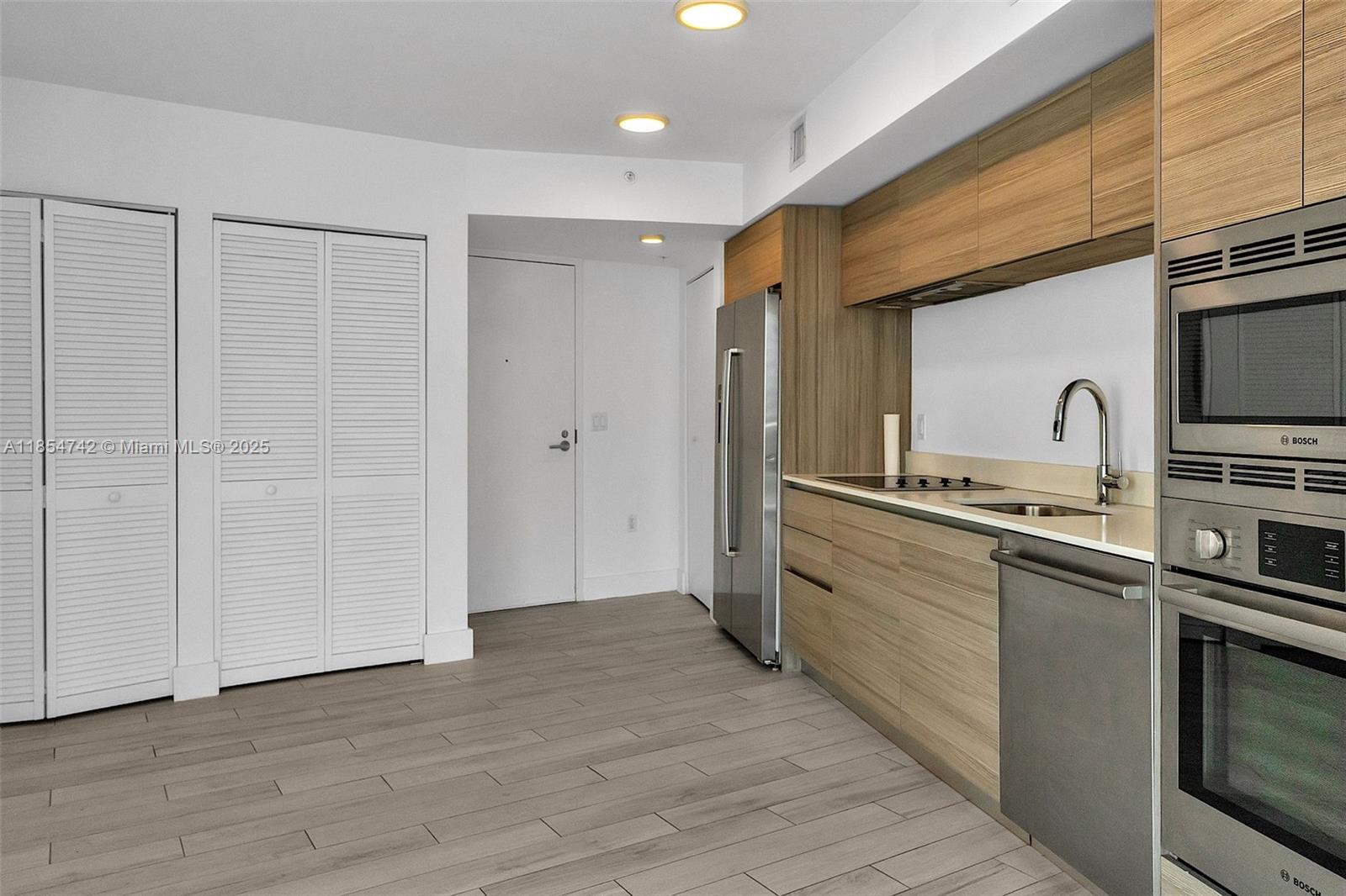 PELORO CONDO - Residential