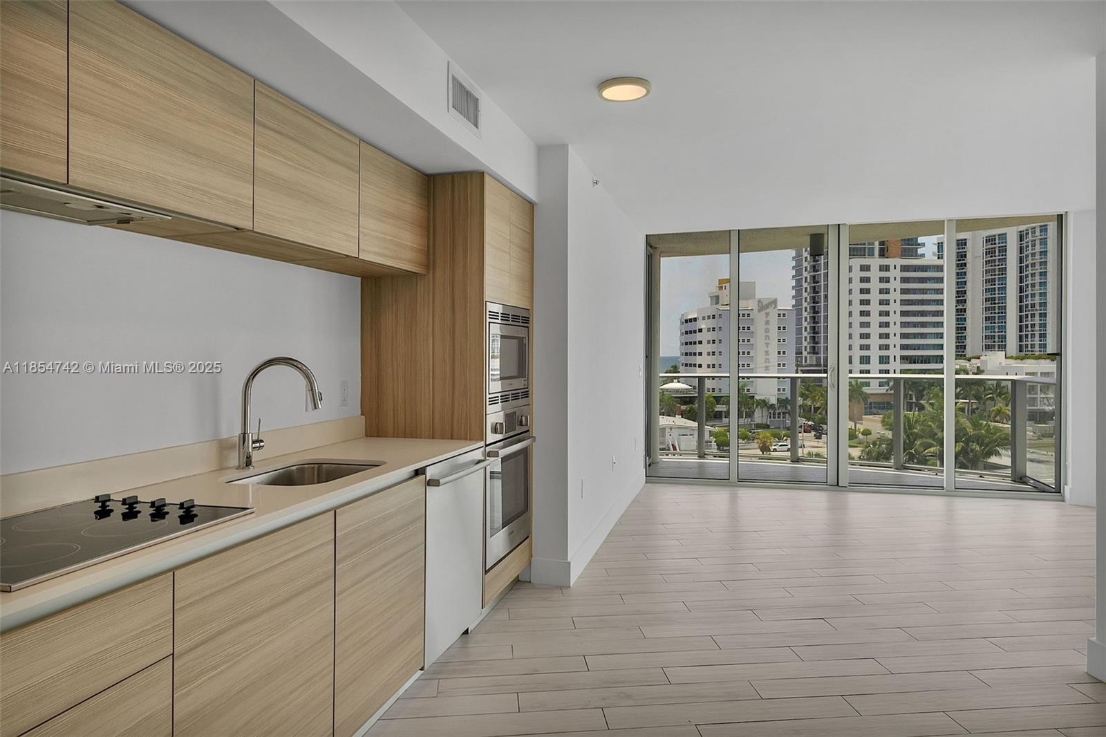 PELORO CONDO - Residential