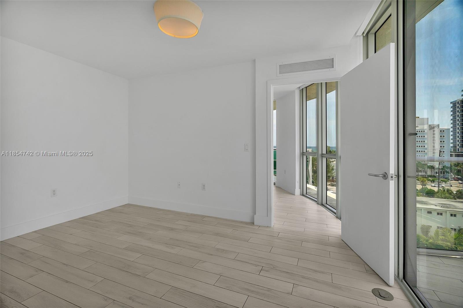 PELORO CONDO - Residential