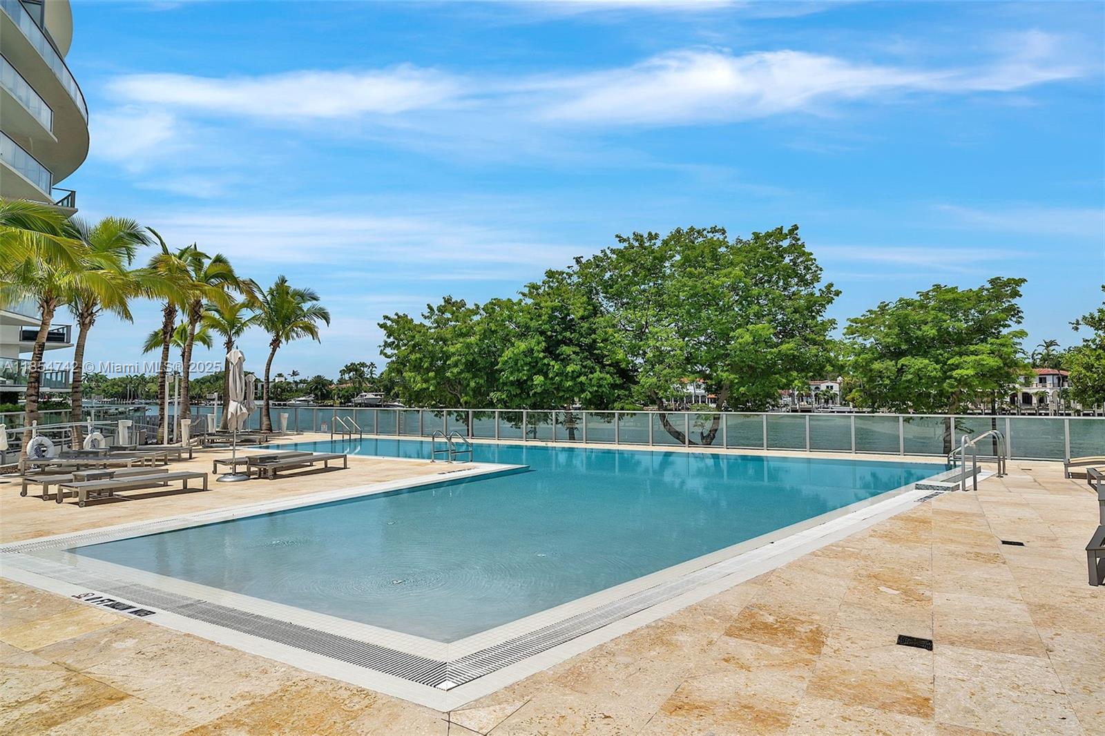 PELORO CONDO - Residential