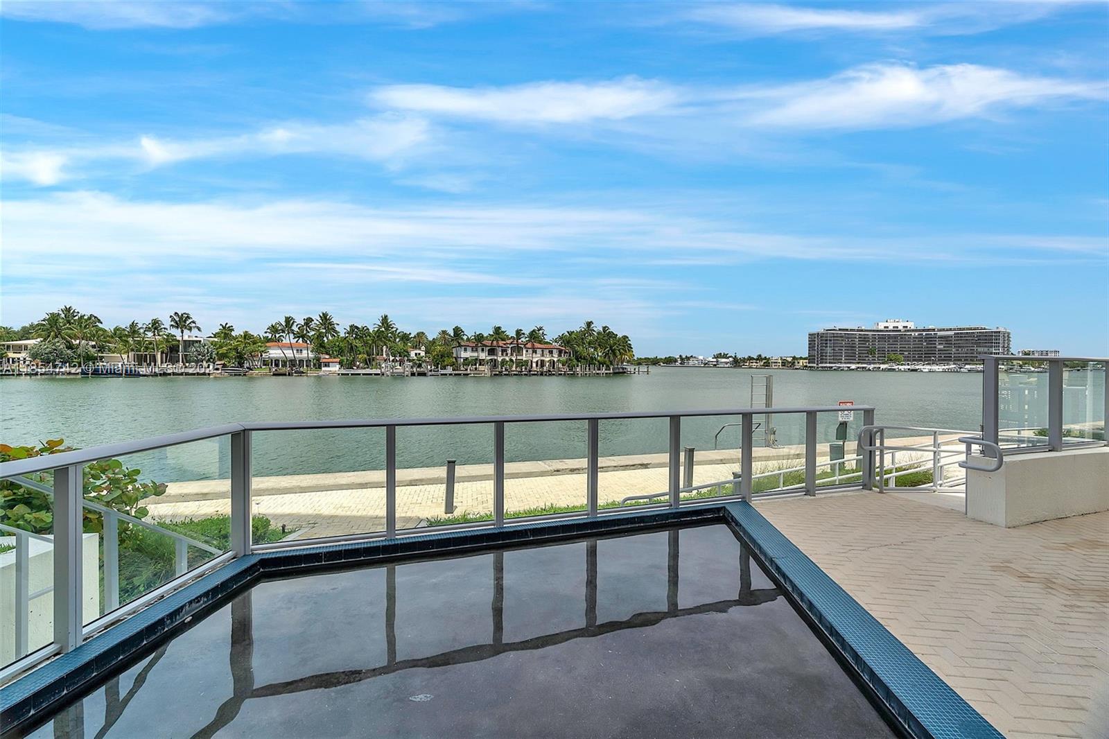 PELORO CONDO - Residential