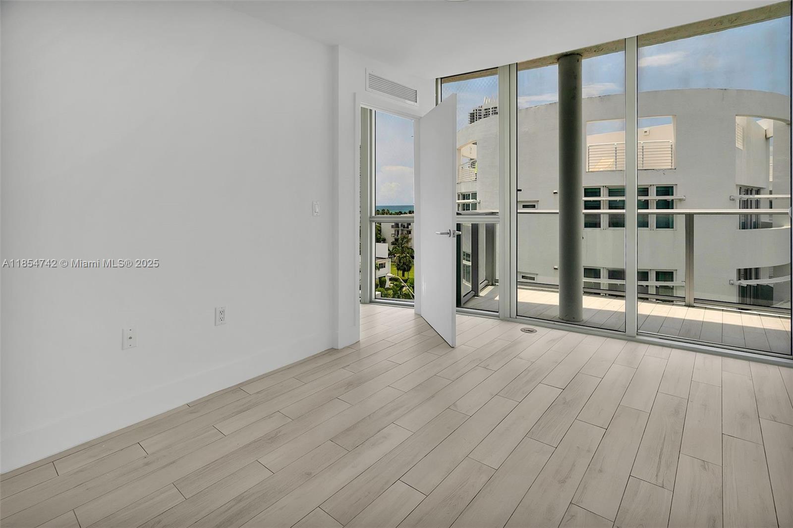 PELORO CONDO - Residential