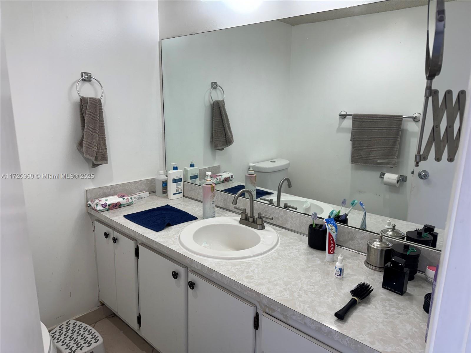 GREENS CONDO APTS PHASE I - Residential