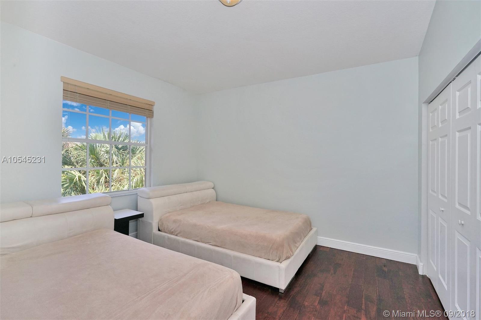 ROLLING HILLS GOLF & TENN - Residential