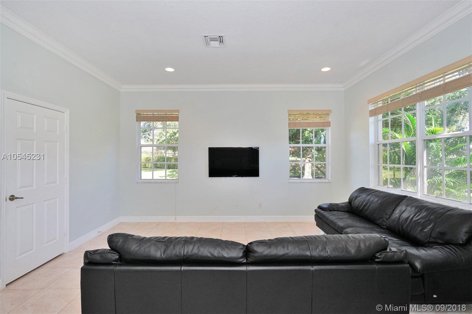 ROLLING HILLS GOLF & TENN - Residential