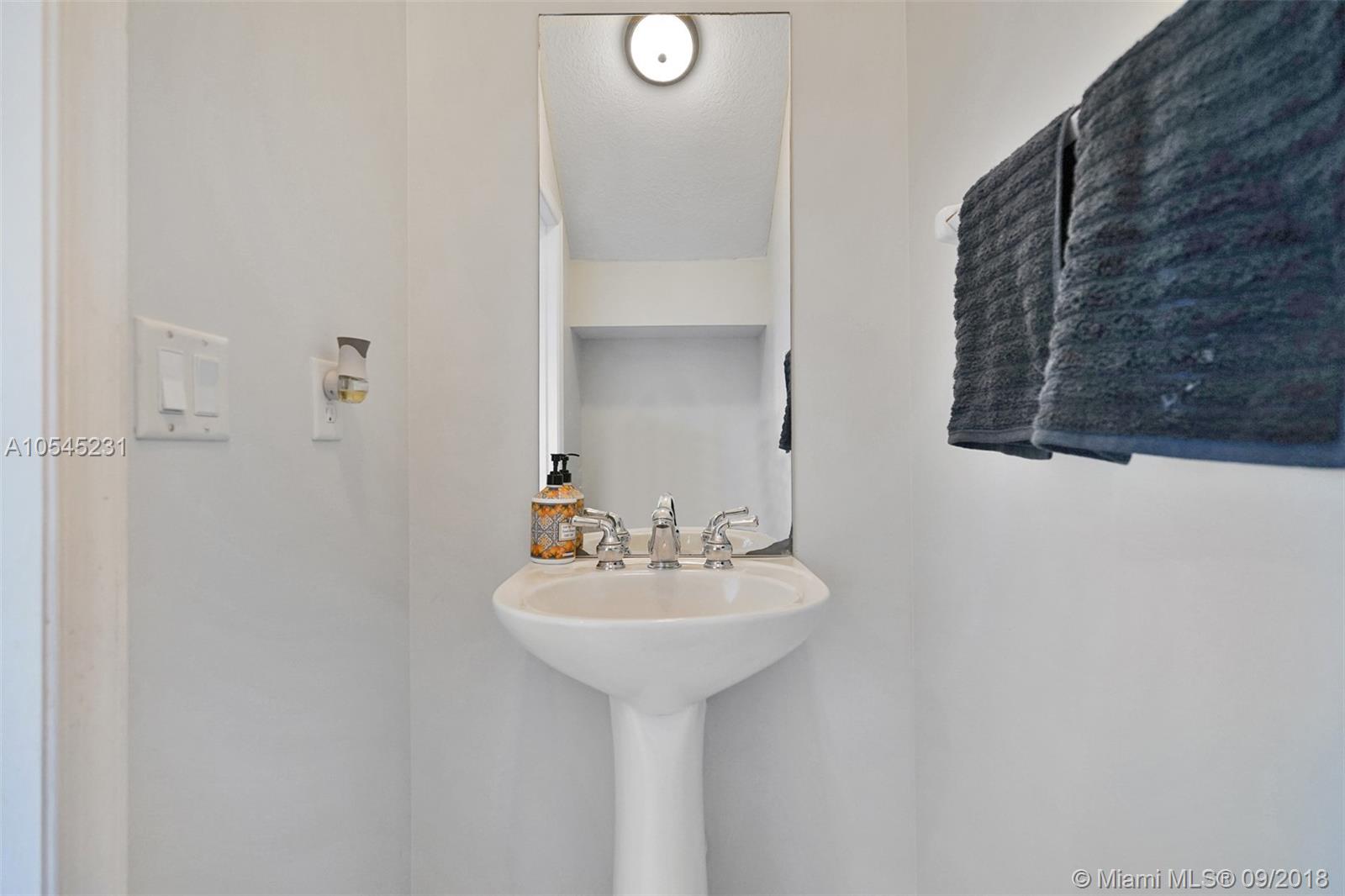 ROLLING HILLS GOLF & TENN - Residential