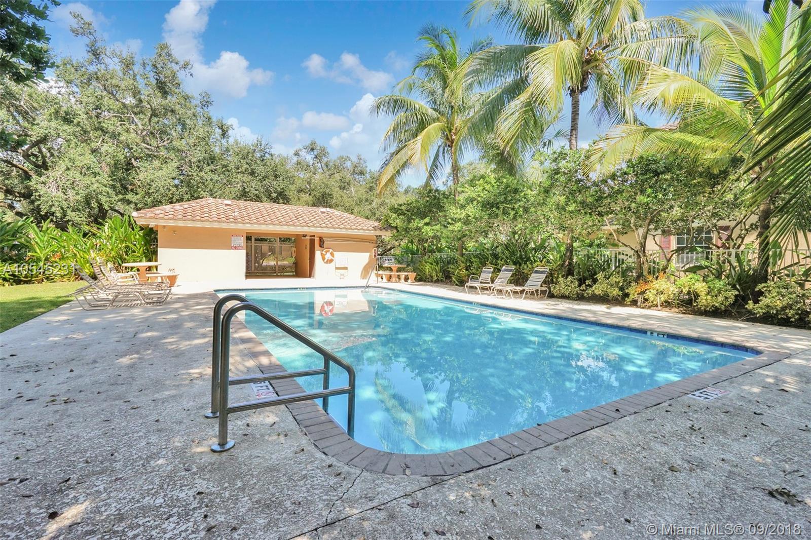 ROLLING HILLS GOLF & TENN - Residential