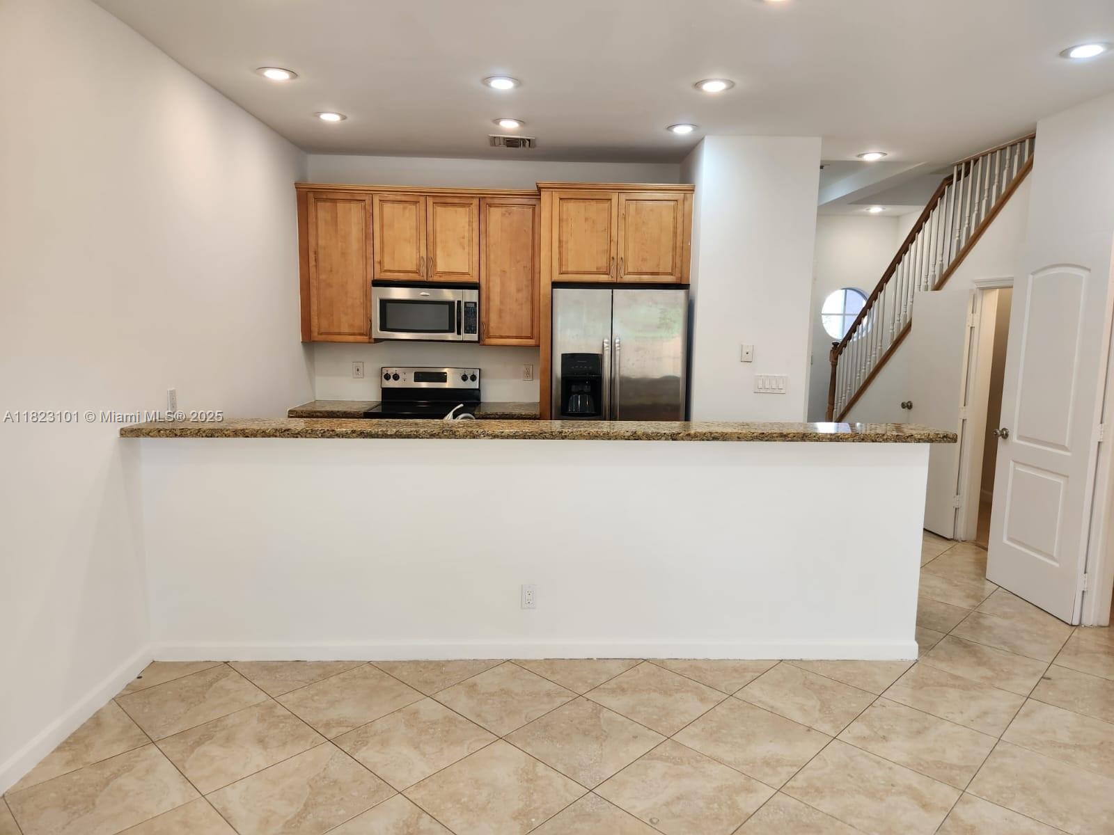 2307 Washington St 6, Hollywood, Broward County, Florida - 3 Bedrooms  
3 Bathrooms - 