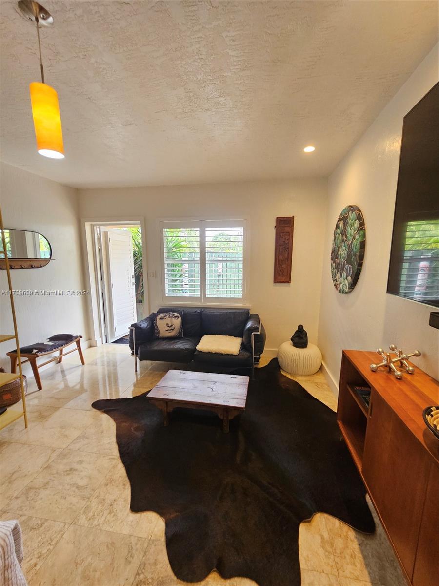 VILLA SUN RAY CONDO - Residential