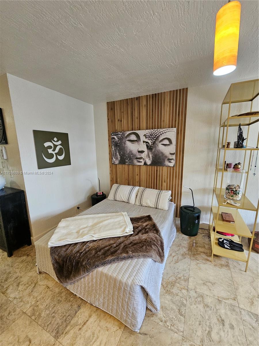 VILLA SUN RAY CONDO - Residential