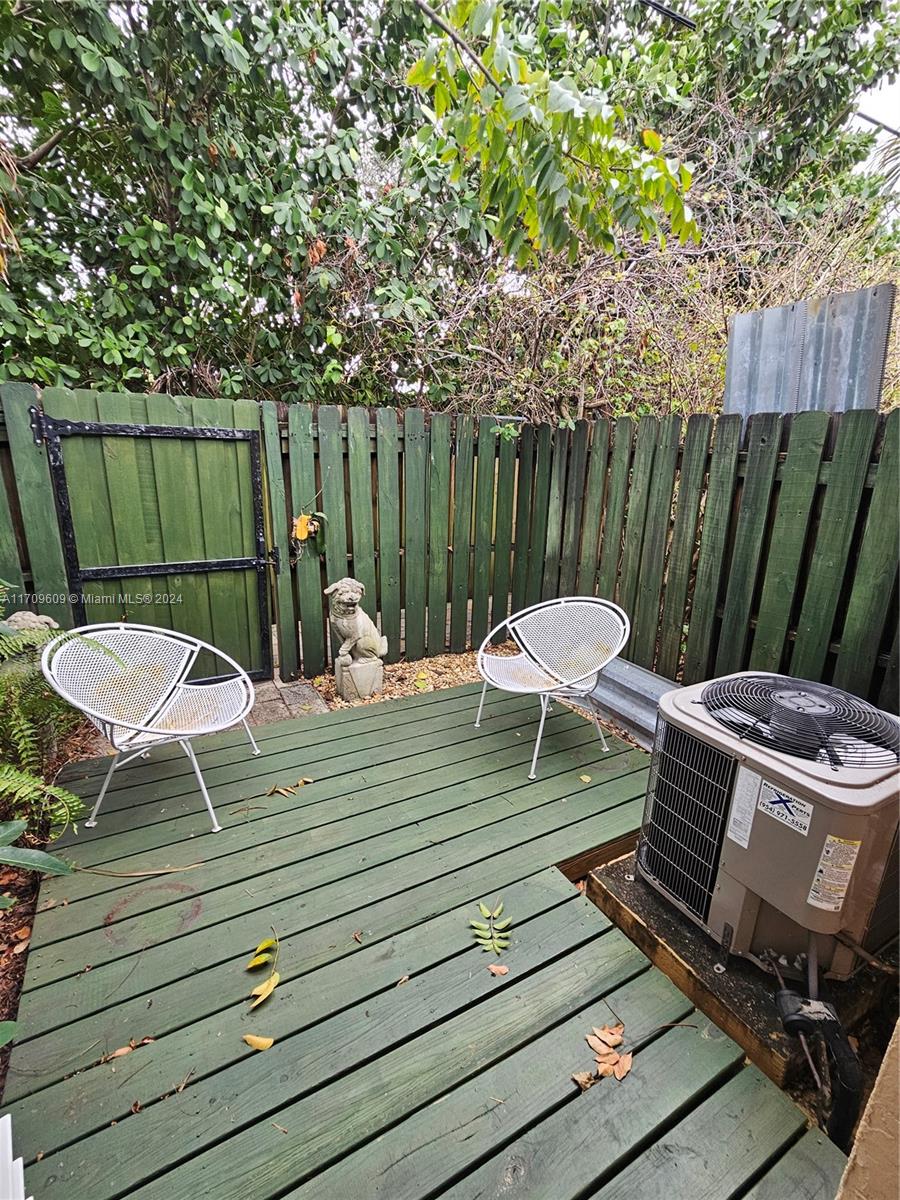 VILLA SUN RAY CONDO - Residential