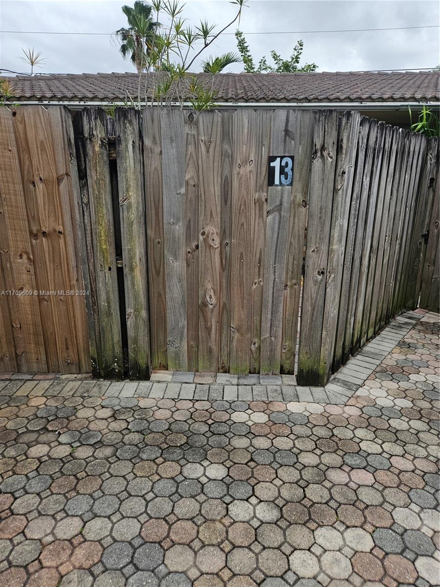 VILLA SUN RAY CONDO - Residential