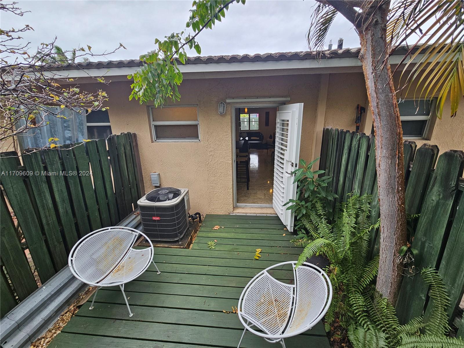 VILLA SUN RAY CONDO - Residential