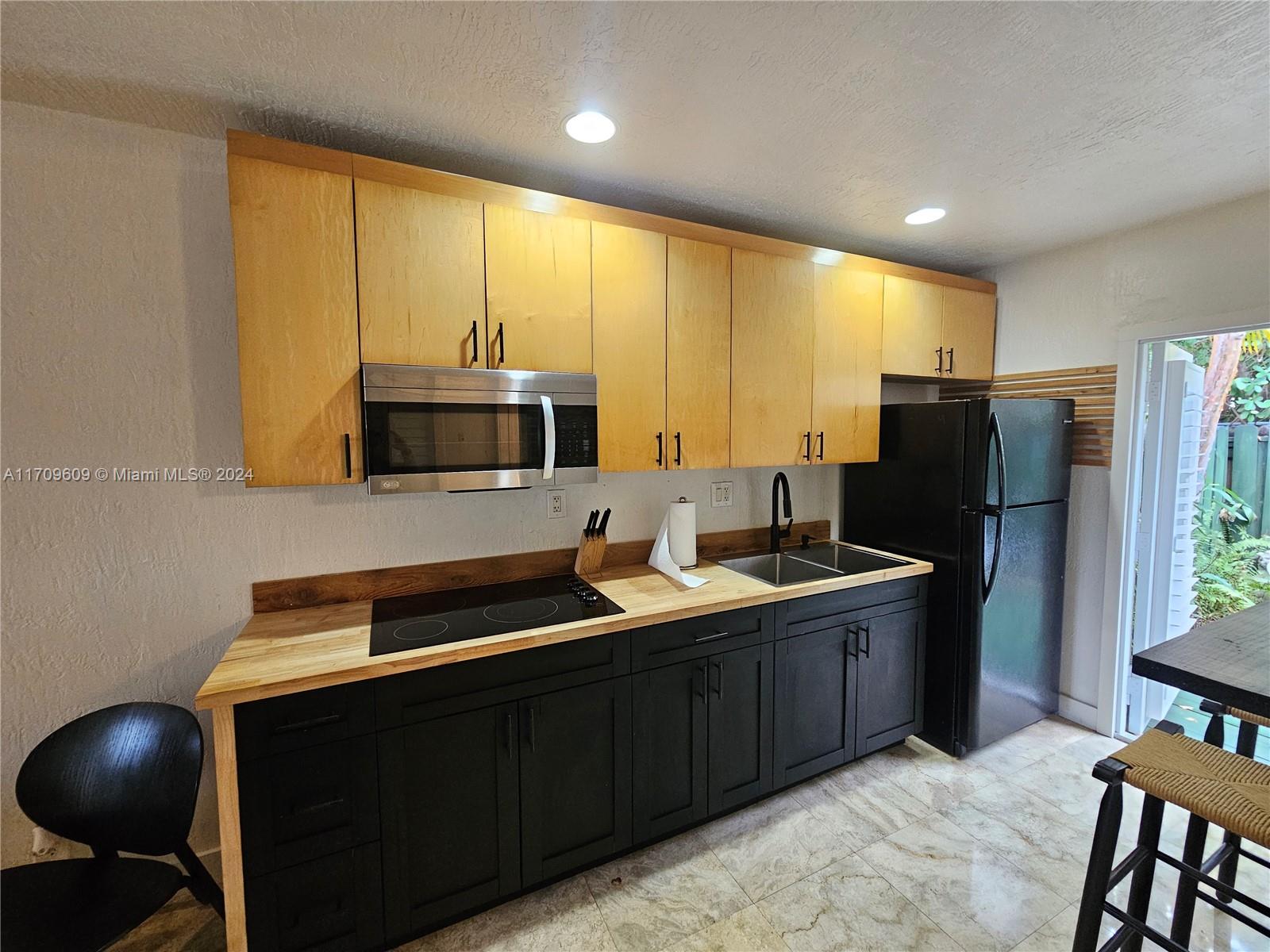 VILLA SUN RAY CONDO - Residential