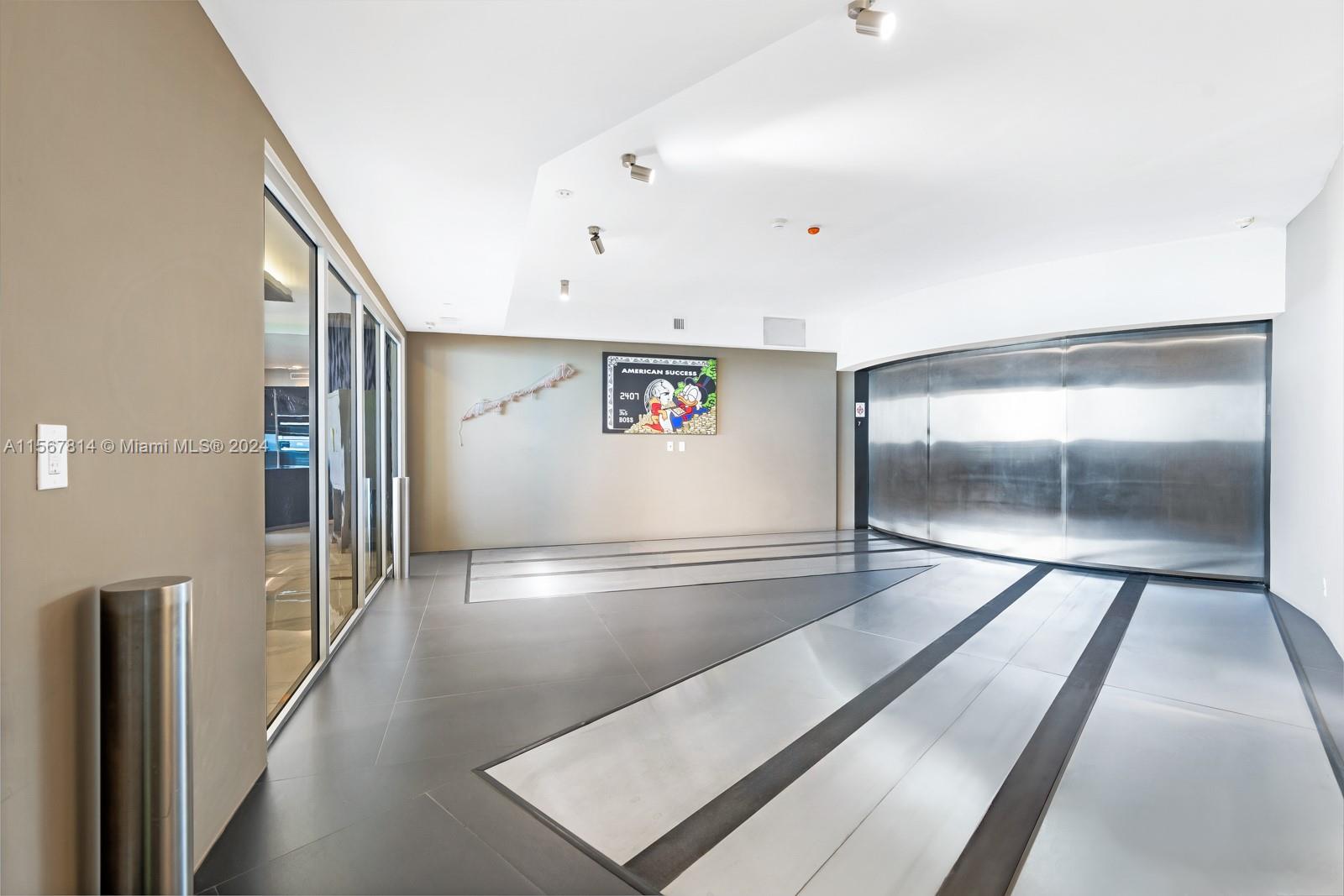18555 COLLINS AVENUE COND - Residential