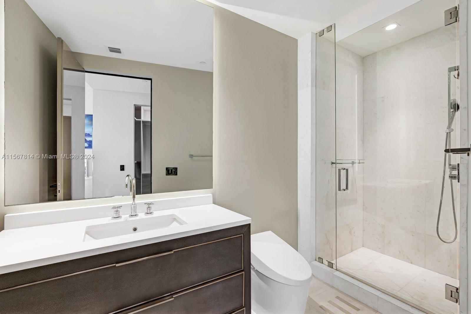18555 COLLINS AVENUE COND - Residential