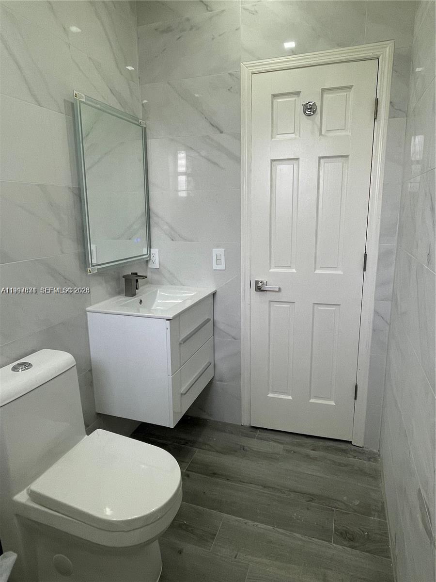 COUNTRY CLUB OF MIAMI EST - Residential