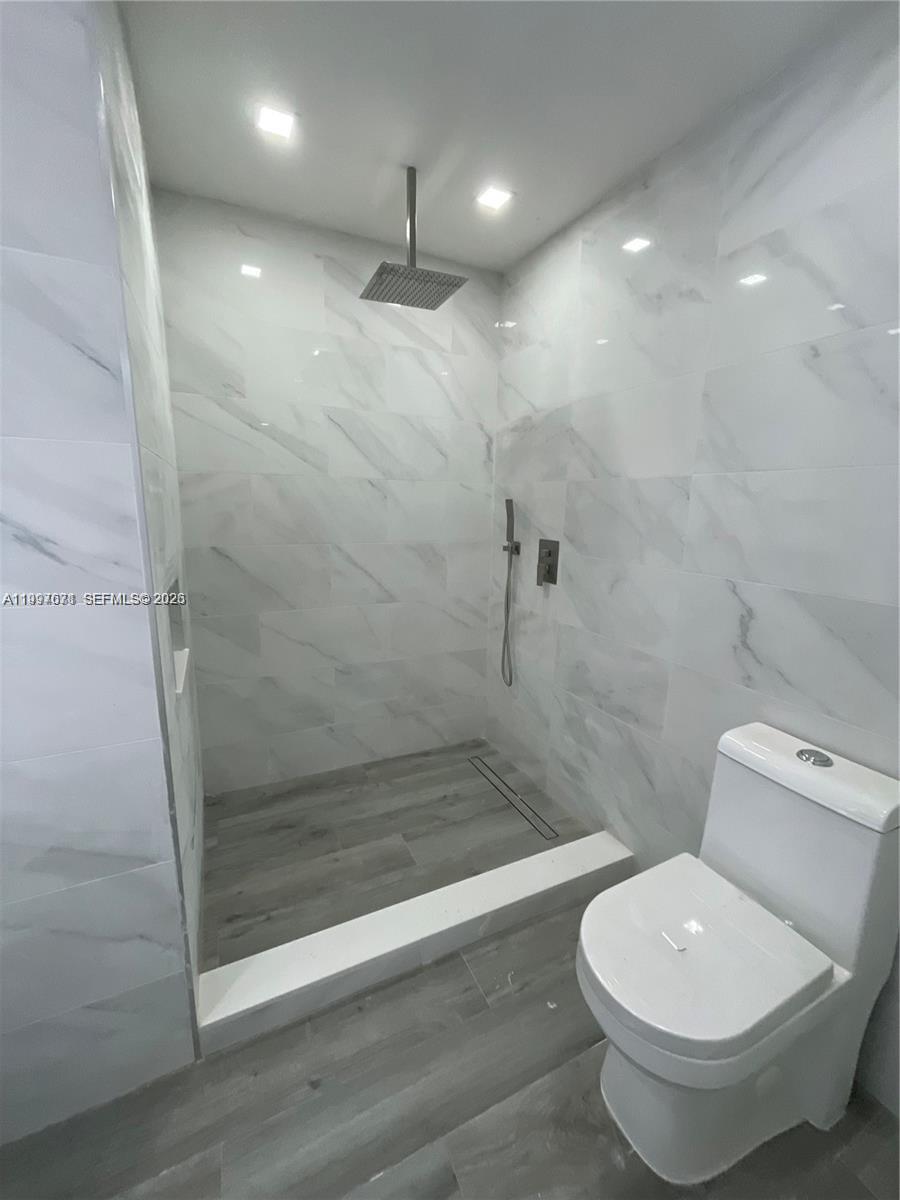 COUNTRY CLUB OF MIAMI EST - Residential