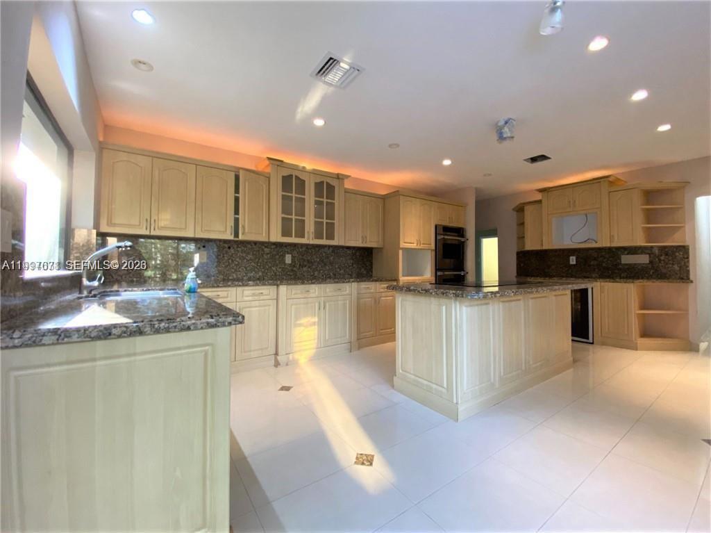 COUNTRY CLUB OF MIAMI EST - Residential