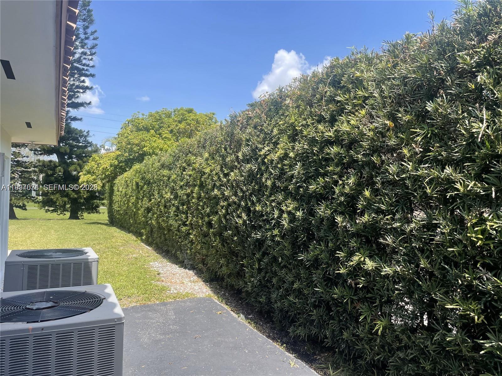 COUNTRY CLUB OF MIAMI EST - Residential