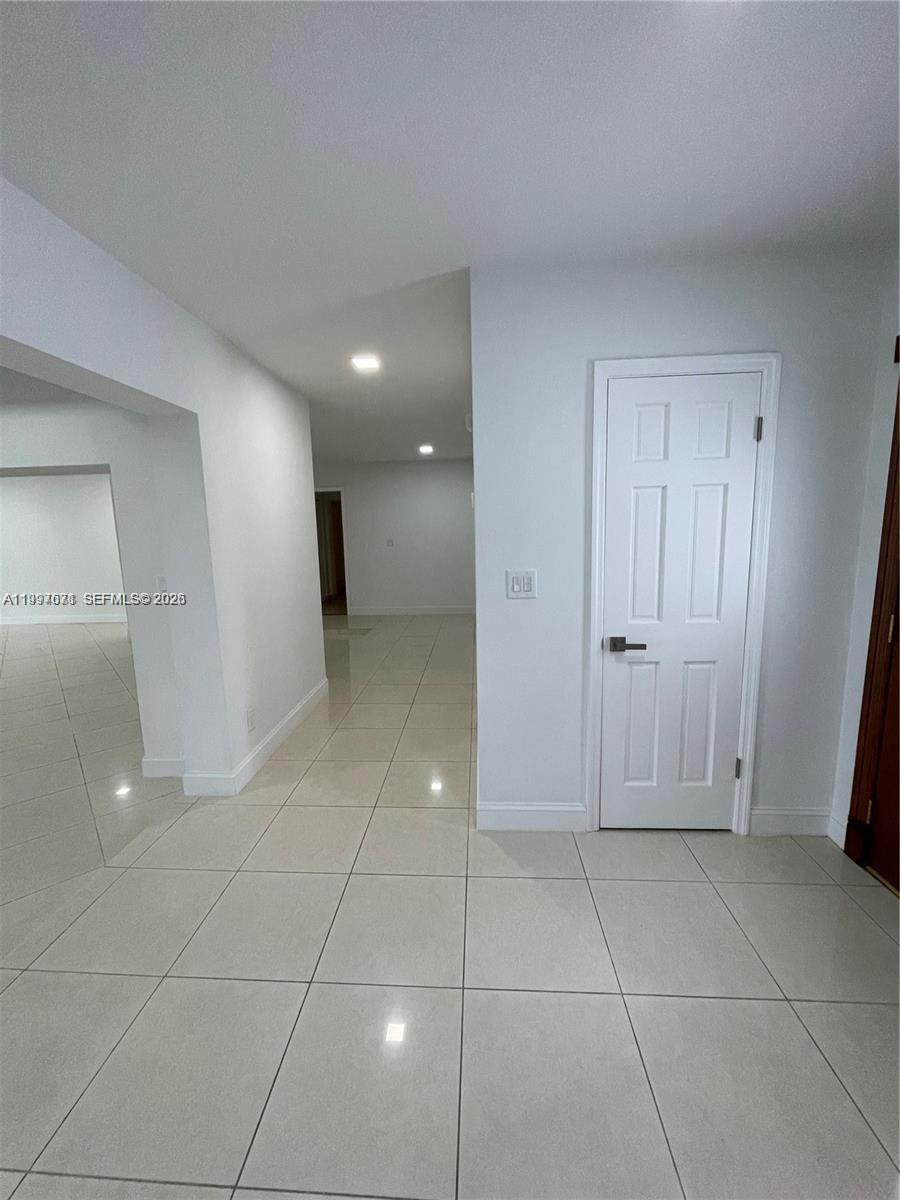 COUNTRY CLUB OF MIAMI EST - Residential