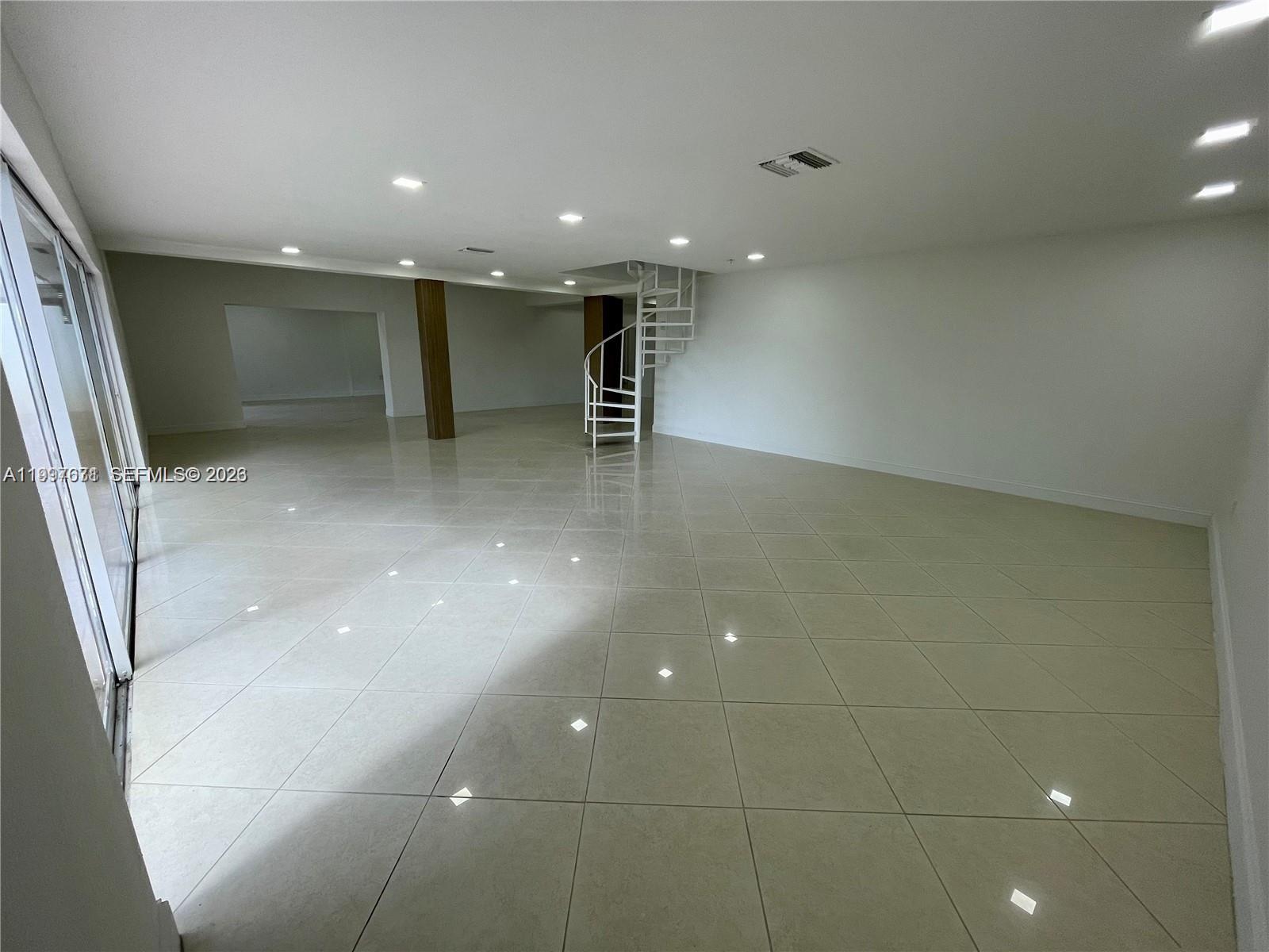 COUNTRY CLUB OF MIAMI EST - Residential