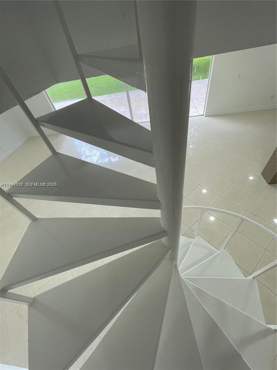 COUNTRY CLUB OF MIAMI EST - Residential