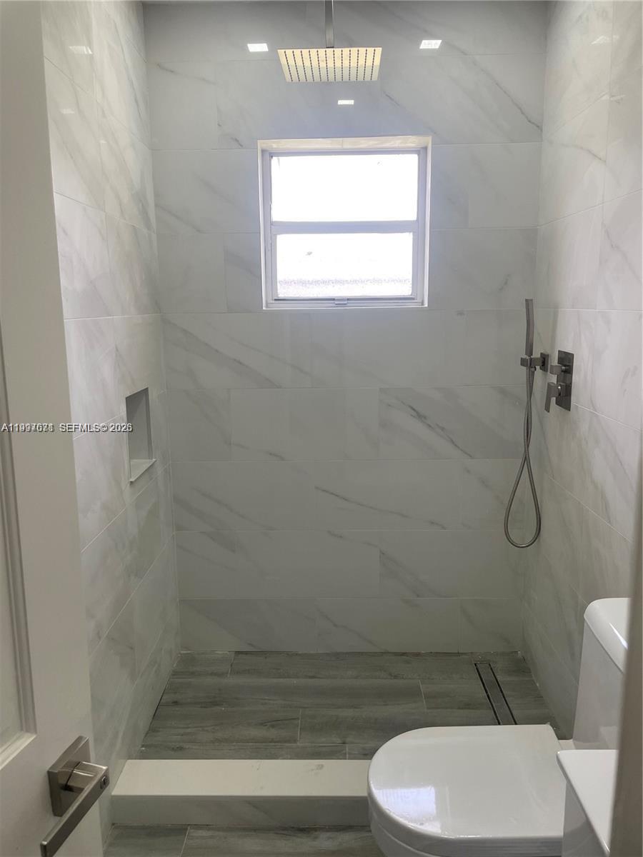 COUNTRY CLUB OF MIAMI EST - Residential