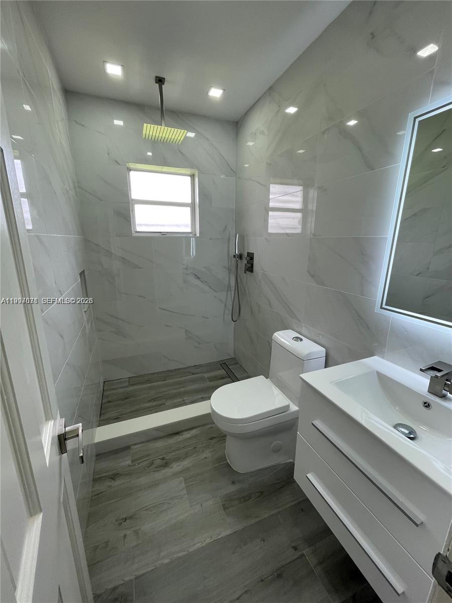 COUNTRY CLUB OF MIAMI EST - Residential