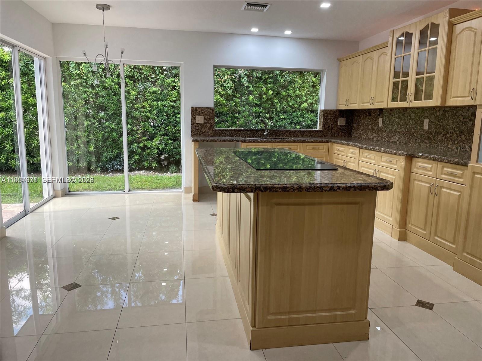 COUNTRY CLUB OF MIAMI EST - Residential