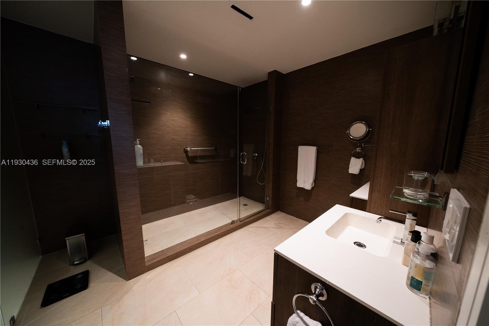 MILLENNIUM TOWER RESIDENC - Residential