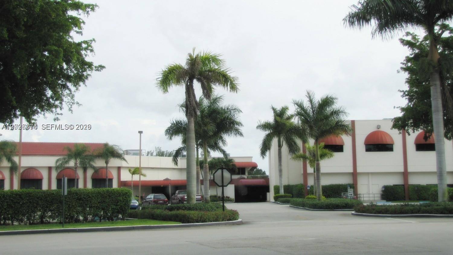 HOLLYBROOK GOLF - Residential