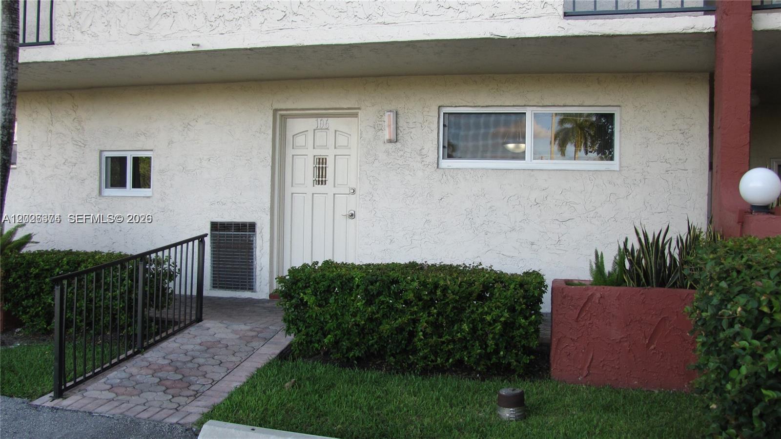 8911 S Hollybrook Blvd 106