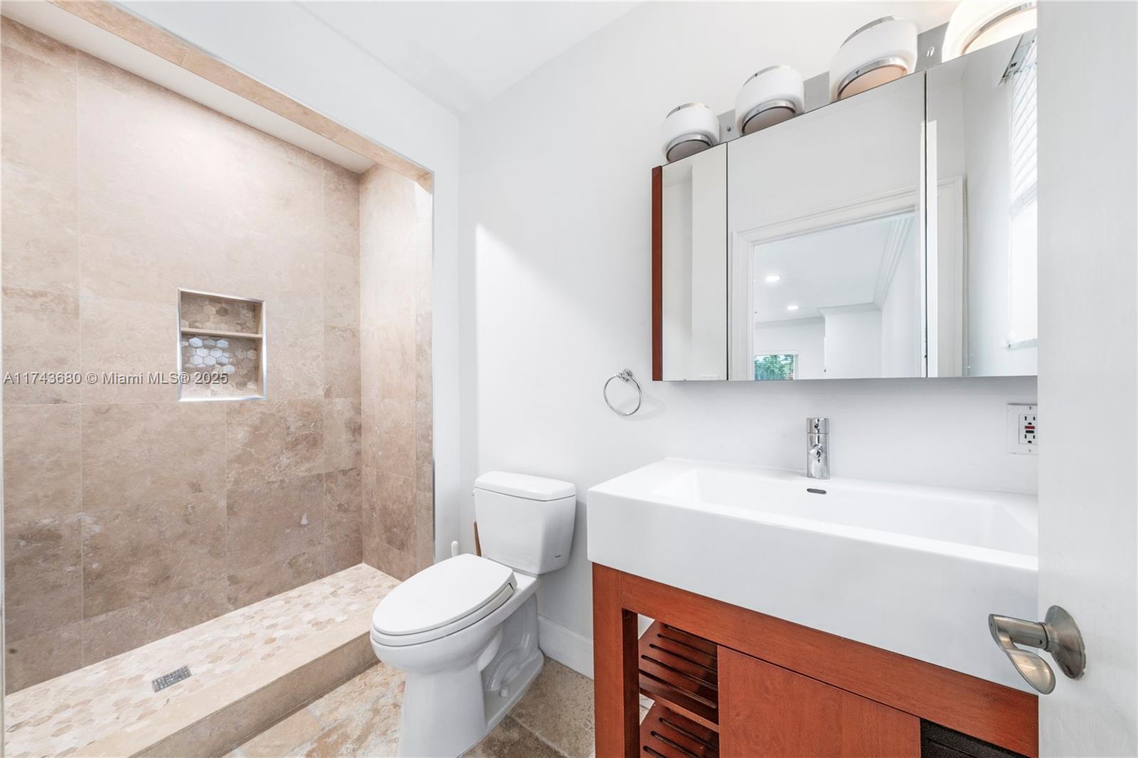 HOLLYWOOD GOLF ESTATES - Residential