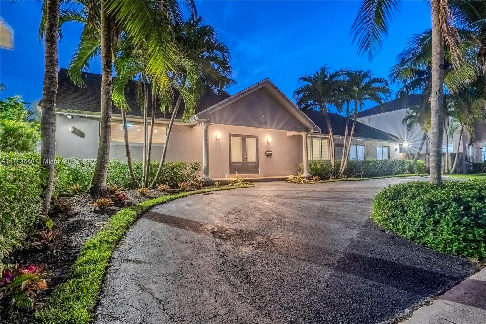 HOLLYWOOD GOLF ESTATES - Residential