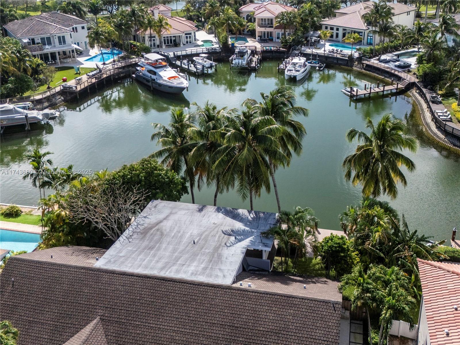 HOLLYWOOD GOLF ESTATES - Residential