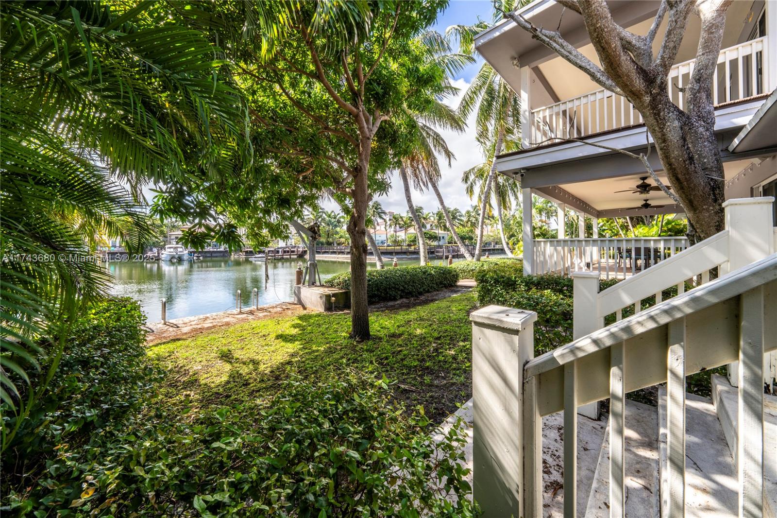 HOLLYWOOD GOLF ESTATES - Residential